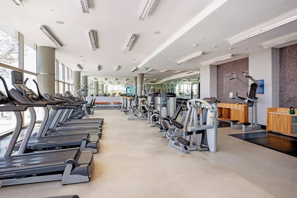 Апартаменты Lovely Upscale High Rise Private Parking & Pool Лос-Анджелес Экстерьер фото