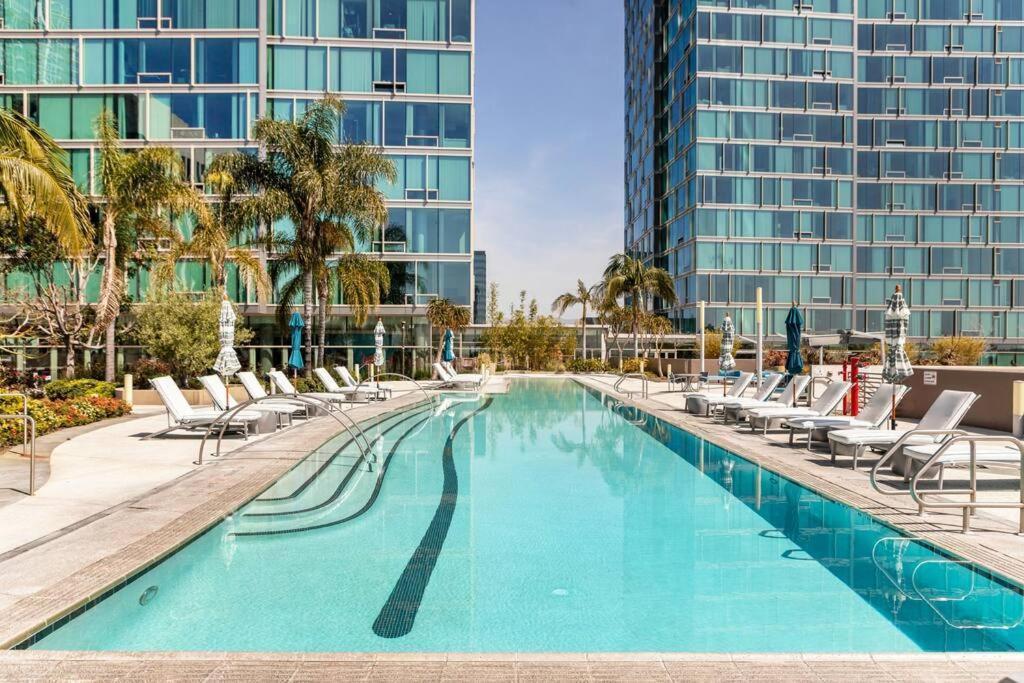 Апартаменты Lovely Upscale High Rise Private Parking & Pool Лос-Анджелес Экстерьер фото