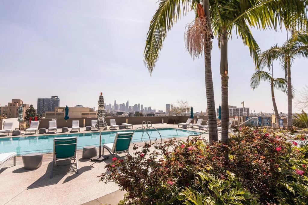 Апартаменты Lovely Upscale High Rise Private Parking & Pool Лос-Анджелес Экстерьер фото