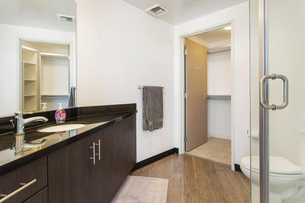 Апартаменты Lovely Upscale High Rise Private Parking & Pool Лос-Анджелес Экстерьер фото