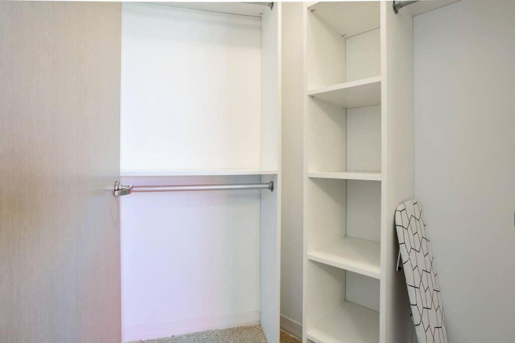 Апартаменты Lovely Upscale High Rise Private Parking & Pool Лос-Анджелес Экстерьер фото