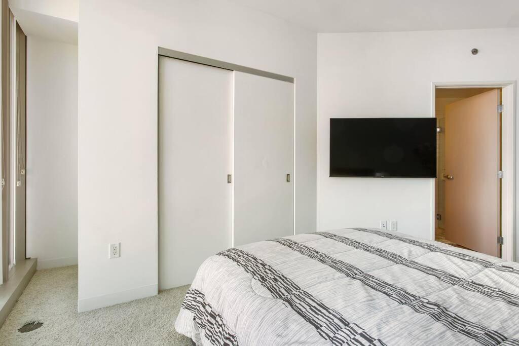 Апартаменты Lovely Upscale High Rise Private Parking & Pool Лос-Анджелес Экстерьер фото