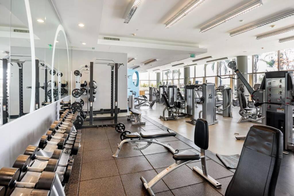 Апартаменты Lovely Upscale High Rise Private Parking & Pool Лос-Анджелес Экстерьер фото
