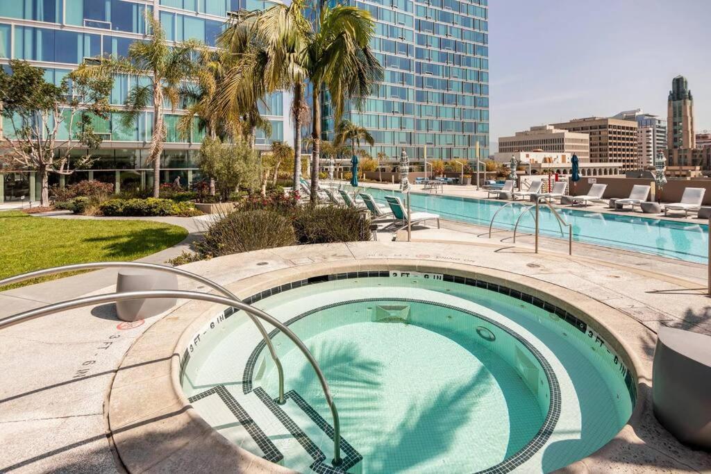 Апартаменты Lovely Upscale High Rise Private Parking & Pool Лос-Анджелес Экстерьер фото