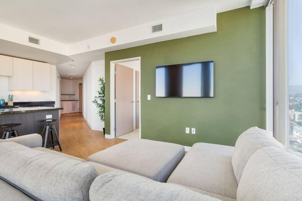 Апартаменты Lovely Upscale High Rise Private Parking & Pool Лос-Анджелес Экстерьер фото