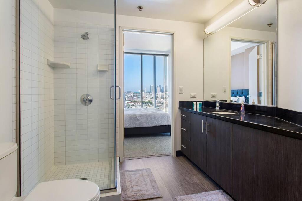 Апартаменты Lovely Upscale High Rise Private Parking & Pool Лос-Анджелес Экстерьер фото