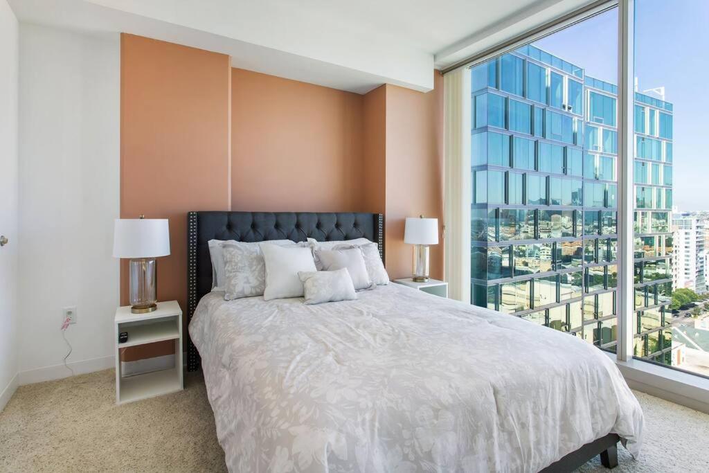 Апартаменты Lovely Upscale High Rise Private Parking & Pool Лос-Анджелес Экстерьер фото