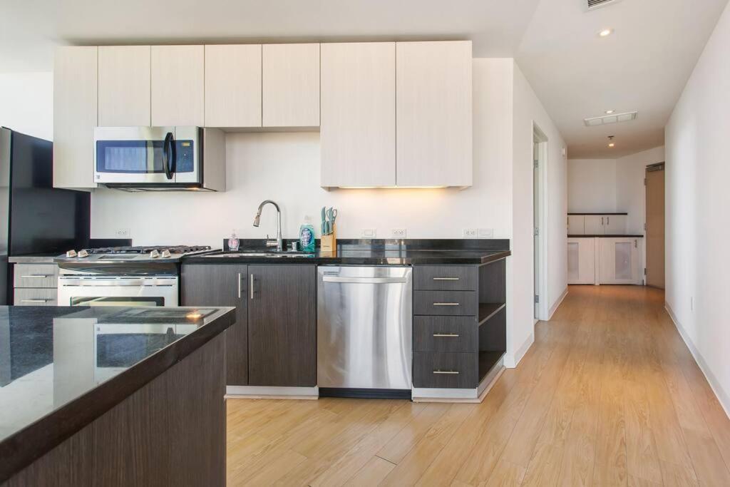 Апартаменты Lovely Upscale High Rise Private Parking & Pool Лос-Анджелес Экстерьер фото
