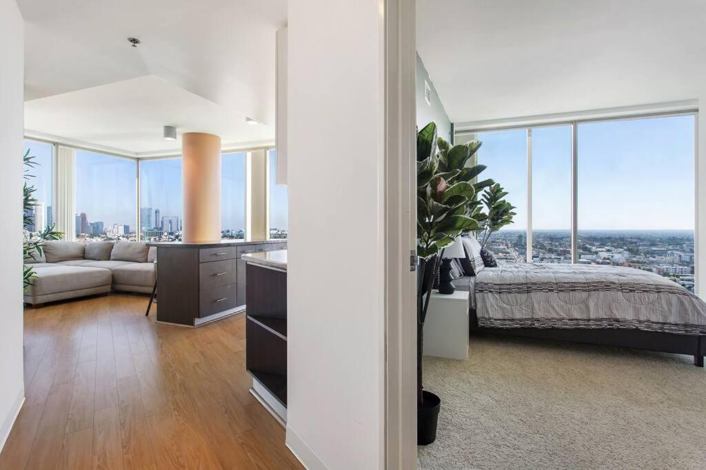 Апартаменты Lovely Upscale High Rise Private Parking & Pool Лос-Анджелес Экстерьер фото