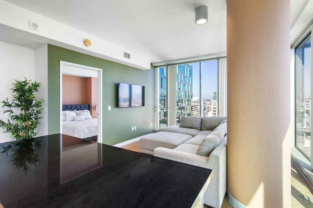 Апартаменты Lovely Upscale High Rise Private Parking & Pool Лос-Анджелес Экстерьер фото